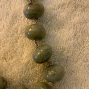 VINTAGE GREEN BEADED NECKLACE